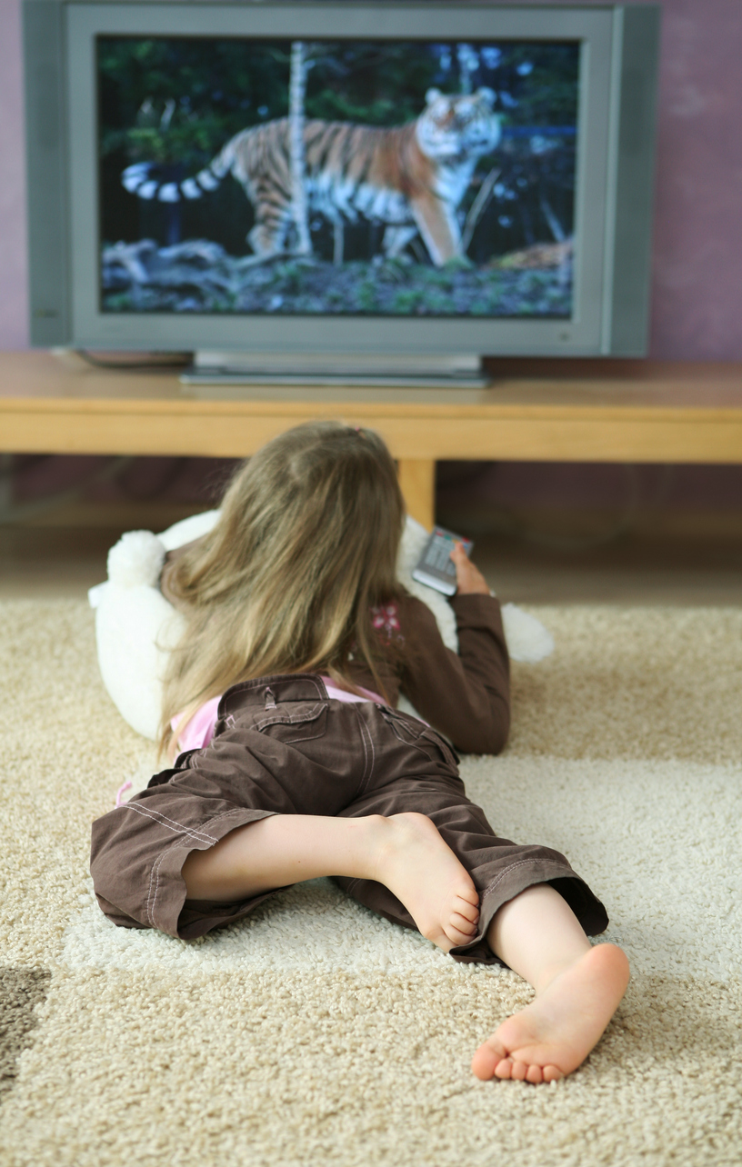 maedchen_vor_tv